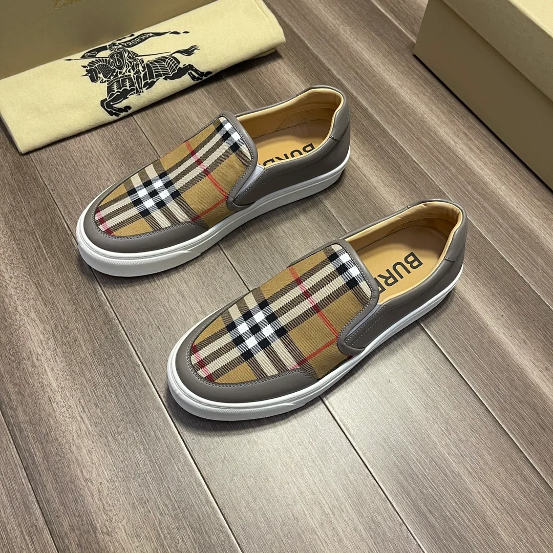 ☕P380💰"BURBERRY" Burberry: 🔍🔍The latest men's counter is on sale simultaneously, the original version imported from Italy🔝·Nappa calfskin·Brand totem cloth· Highlighting the (high-end, extravagance, class) travel, home, and best choice" exquisite workmanship (Imported water-dyed leather lining from Italy 🇮🇹), sole: original sole provided by the original factory, ⚠️exclusive double layer Activity·TPR rubber·molded outsole; super comfortable·wear-resistant·non-slip·environmental protection🌳🌳🌳, the real thing is more beautiful🎬The real thing is more beautiful🔍🔍 (high quality·follow the order) You can enter and exit the counter at will: Size: 38·39·40·41·42·43·44 (🎉Customized 45) Welcome to order...☕️